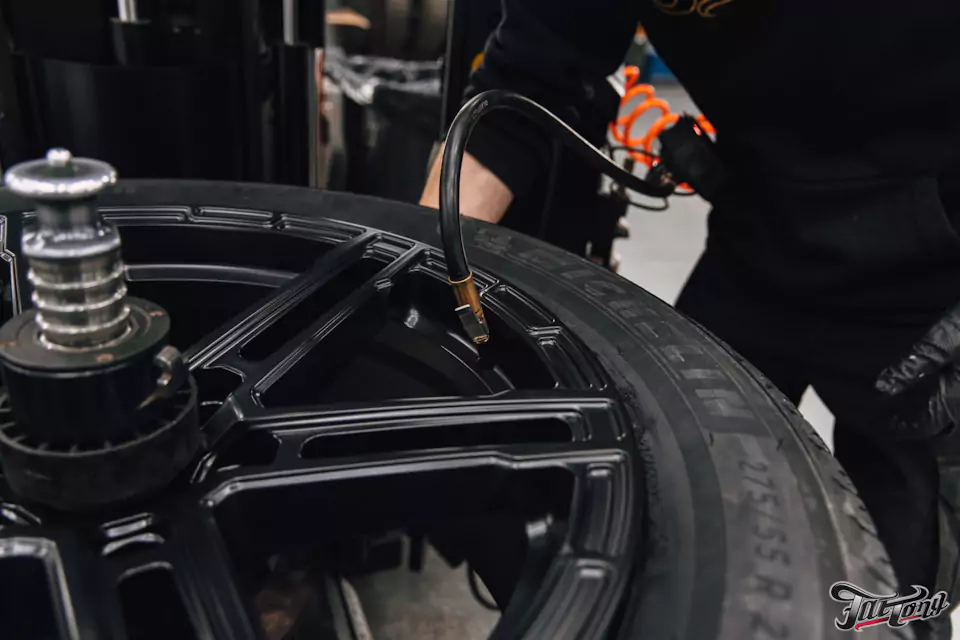 Фирменный шиномонтаж с адаптацией и балансировкой на стендах Hunter для RAM 1500: собираем новый комплект колес на зиму!
